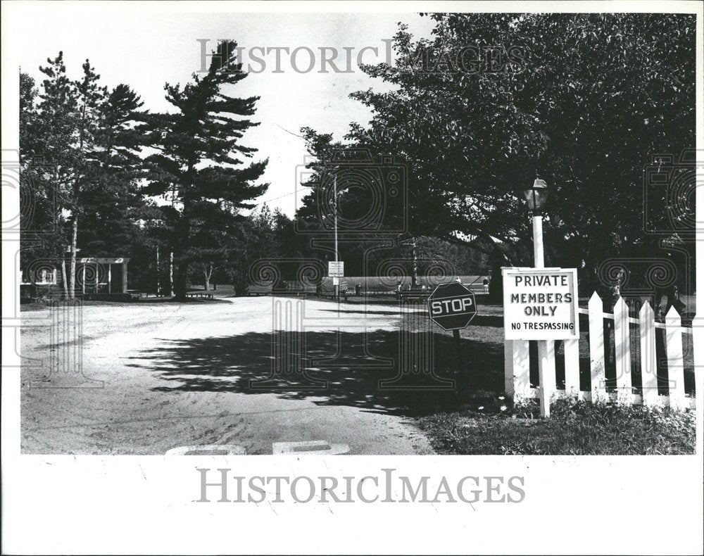 1981 Michigan Digest Service Private resort - Historic Images