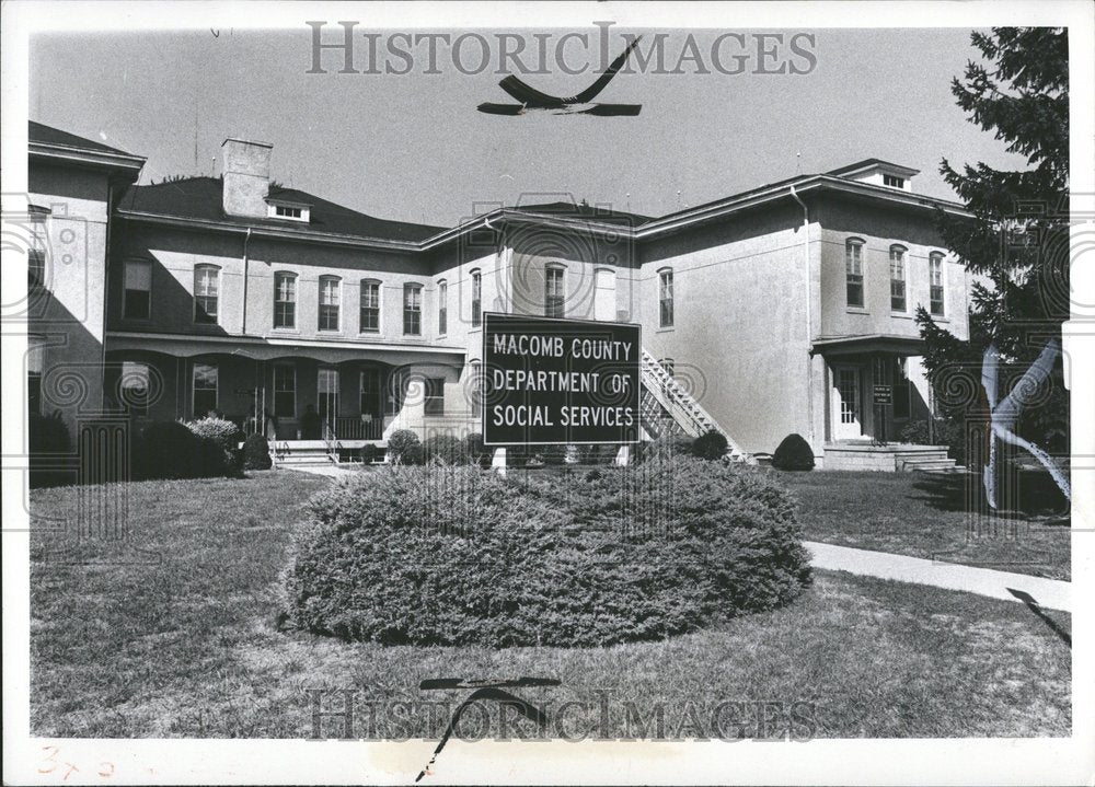 1971 Macomb Co MI Dept Social Services Bldg - Historic Images