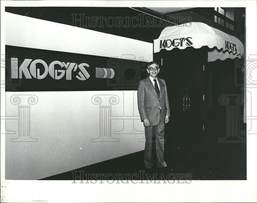 1981 Kogys Restaurant Opening Troy Michigan - Historic Images