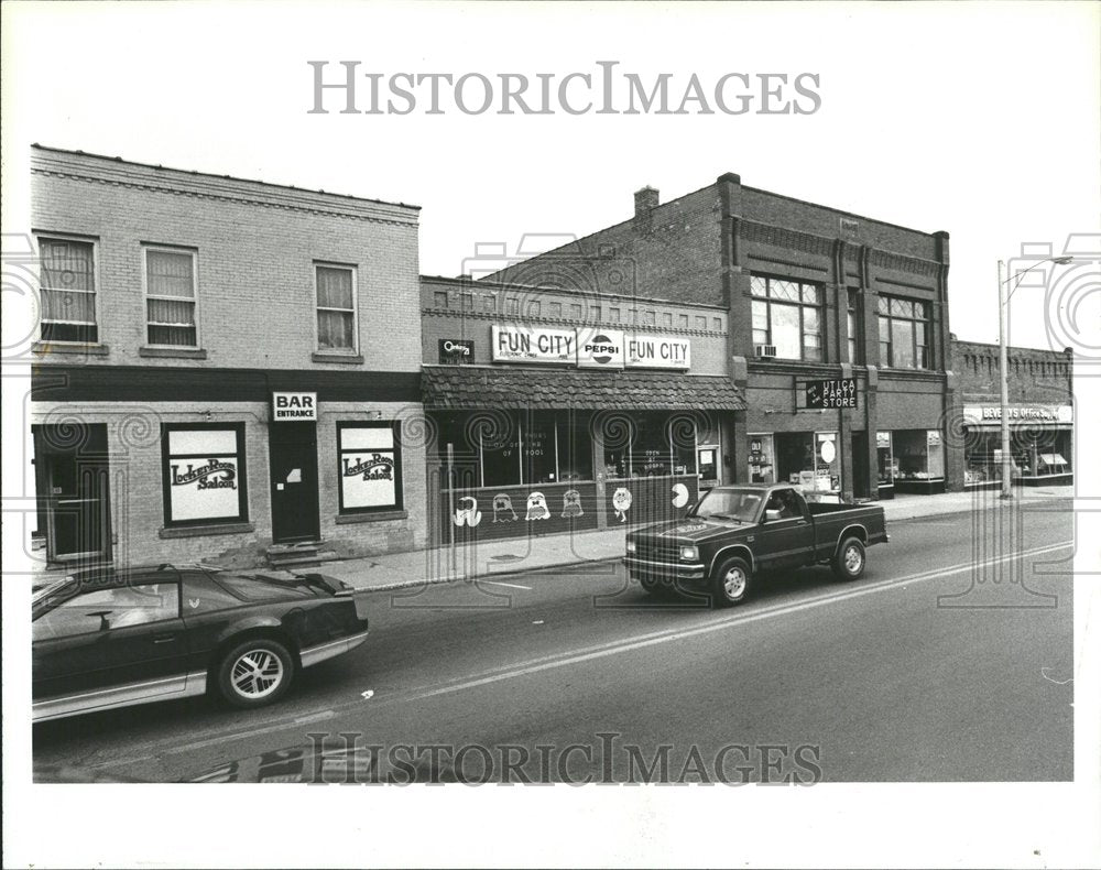 1985 Downtown Utica Michigan Businesses - Historic Images