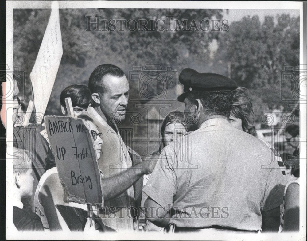 1971 Ele School Policeman Business Inpontia - Historic Images