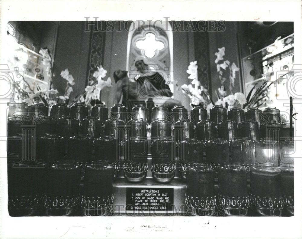 1984 Electric Vigil Candle St Marys Church - Historic Images