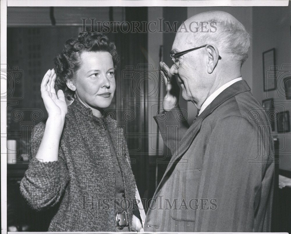 1955 Mrs. Guy Nunn Sworn Judge Ira W. Jayne - Historic Images