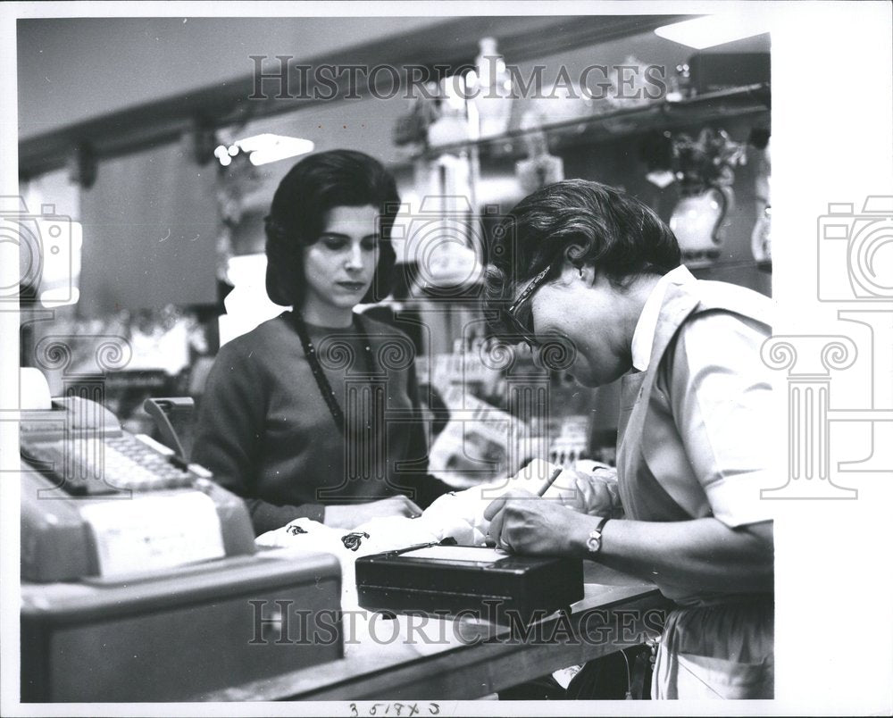 1964 Press PhotoJame Hassan  Mrs Annethe Lubien - Historic Images