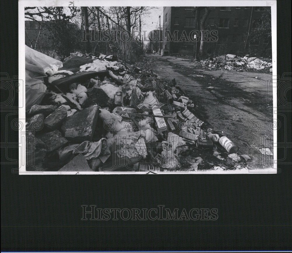 1970 Malarry Litter Road Dust Ground Empty - Historic Images