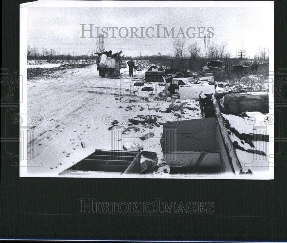 1971 Ca~ton Tnop Dump Michigan Road - Historic Images