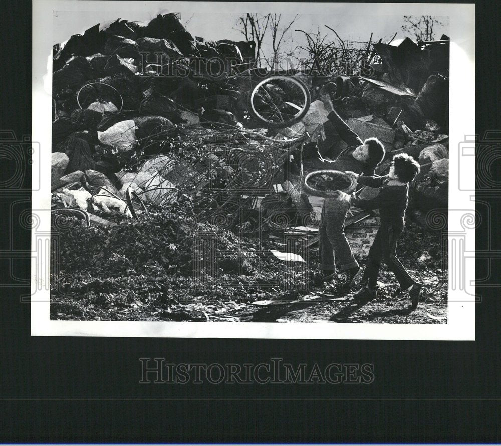 1980 Dumps Municipal Workers GarbagePontiac - Historic Images