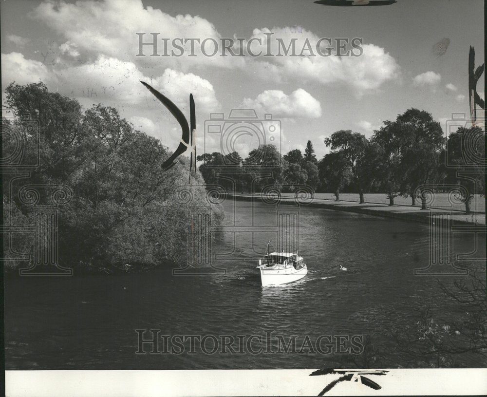 1975 Boat Sails River Thames - Historic Images