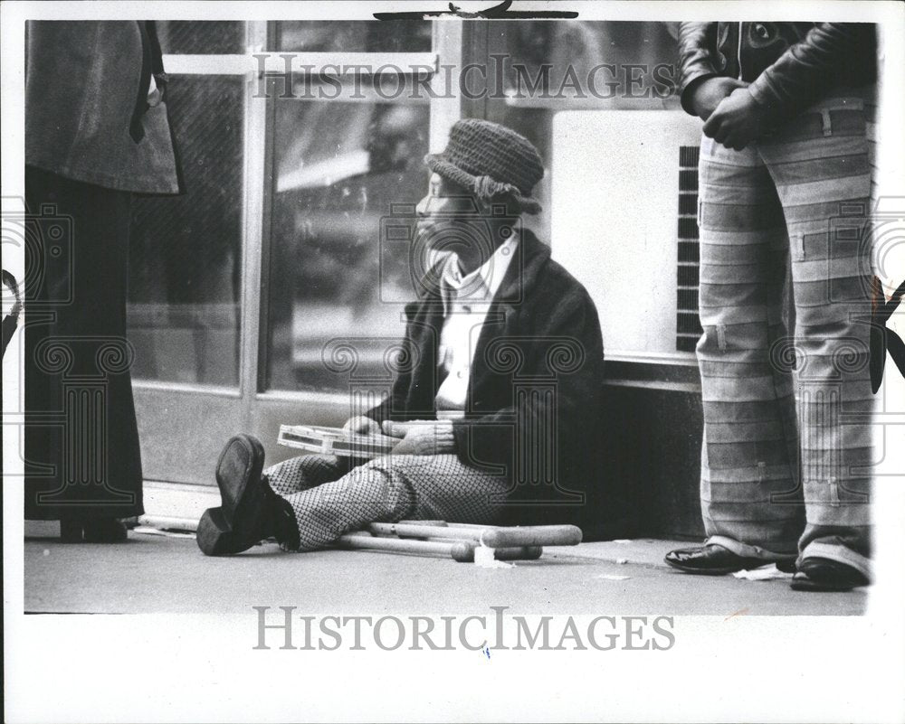 1976 Begging Charitable Donations Place Pot - Historic Images