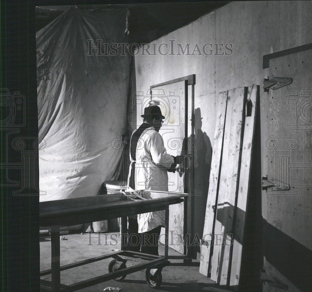 1961 county morgue creepy long - Historic Images