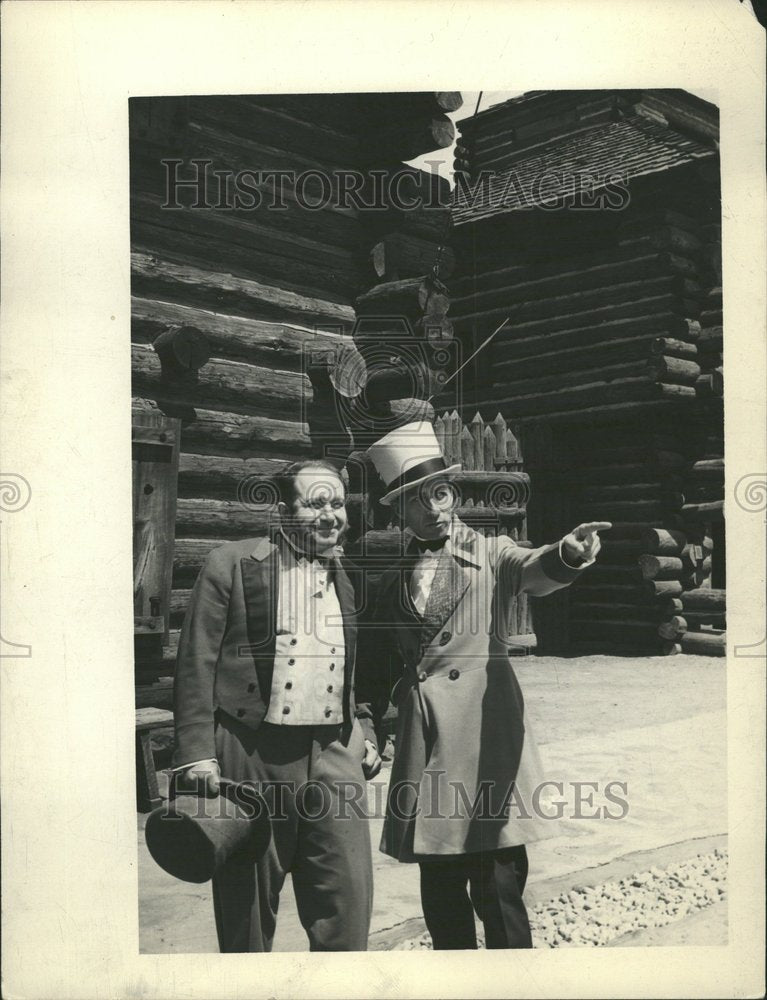 Costumes - Historic Images