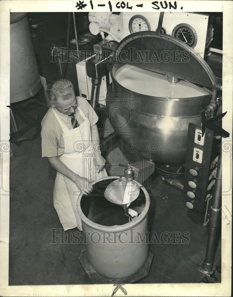 1944 Beauty Big Business Giant Kettles - Historic Images