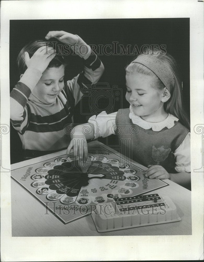 1970 CHILDREN GAME. - Historic Images