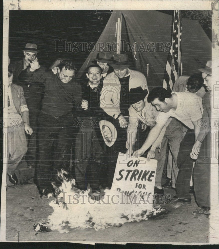 1949 Strikes Burn PIckets Sings Bethlehem - Historic Images