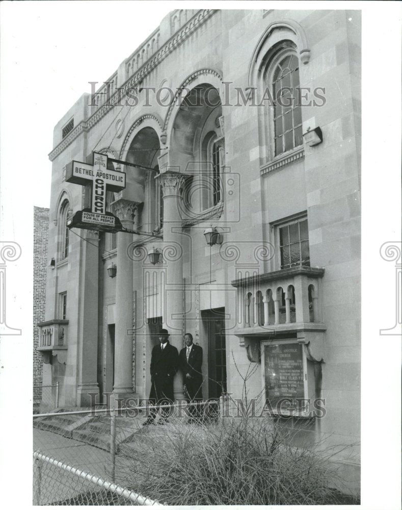 1991 Apostolic Church Members Await Rapture - Historic Images