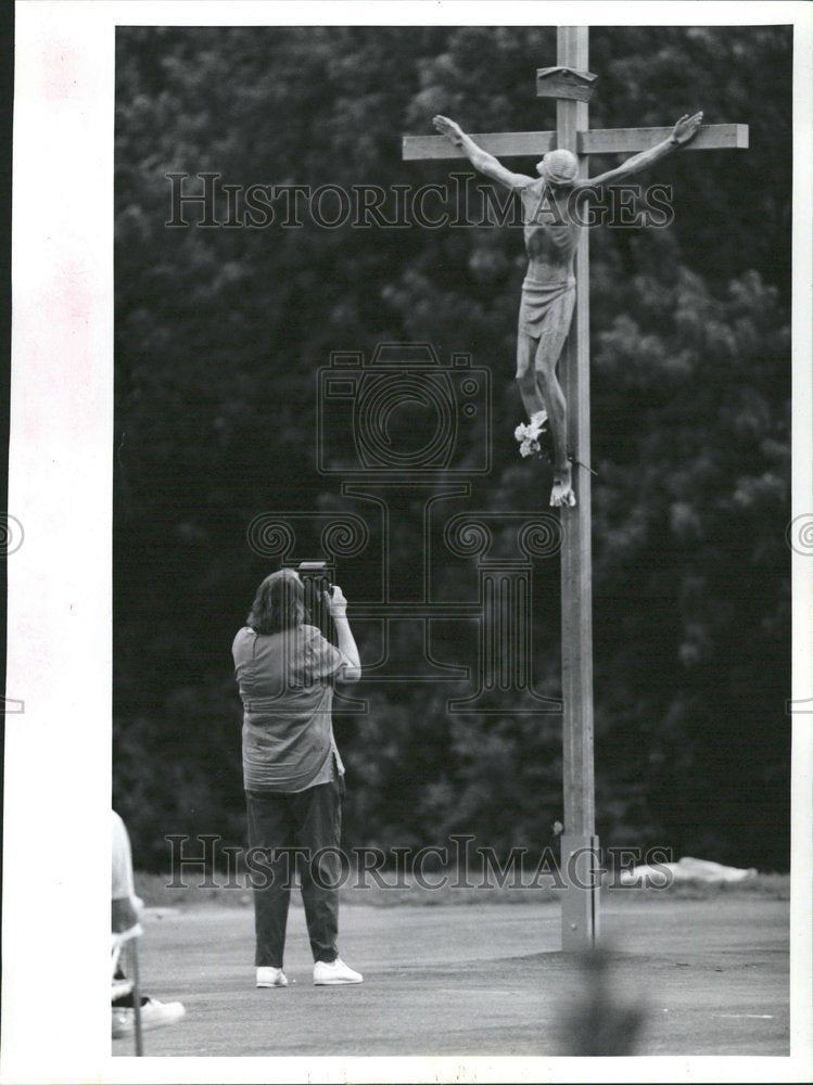 1992 Crucifix Queen Of Heaven Cemetery - Historic Images