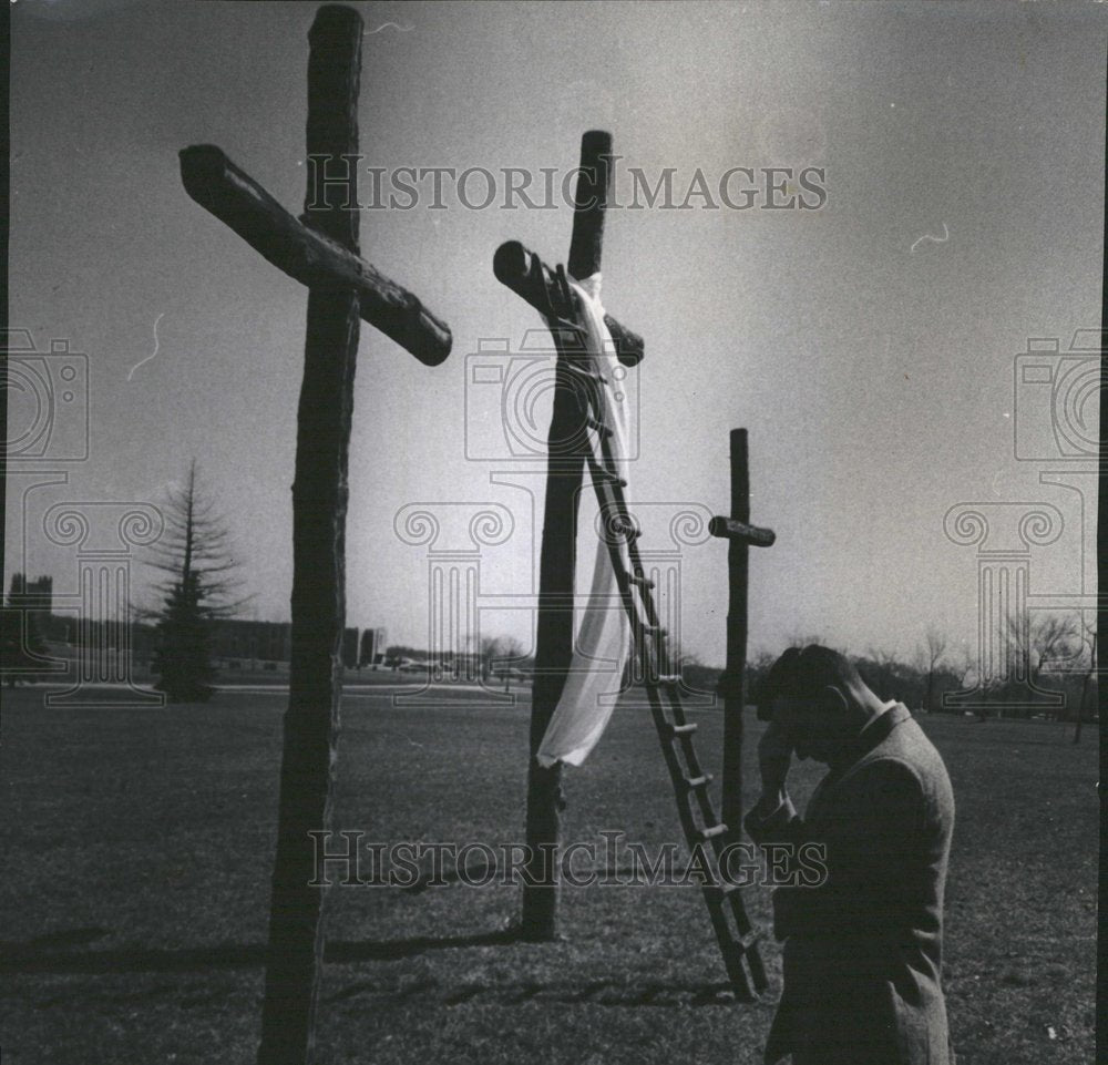 1962 Crosses Memorial Queen of Heaven - Historic Images