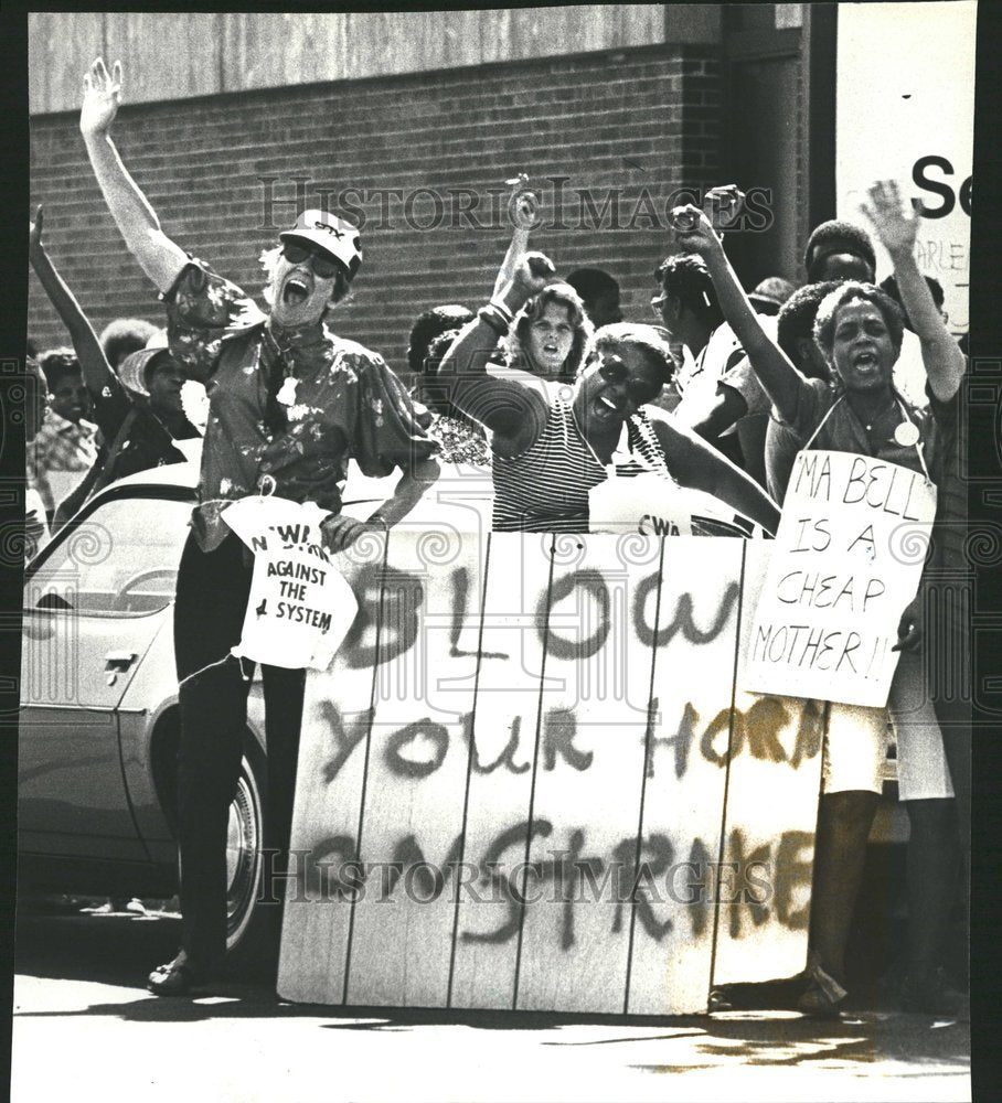 1983 Illinois Bell Strikers Employees - Historic Images