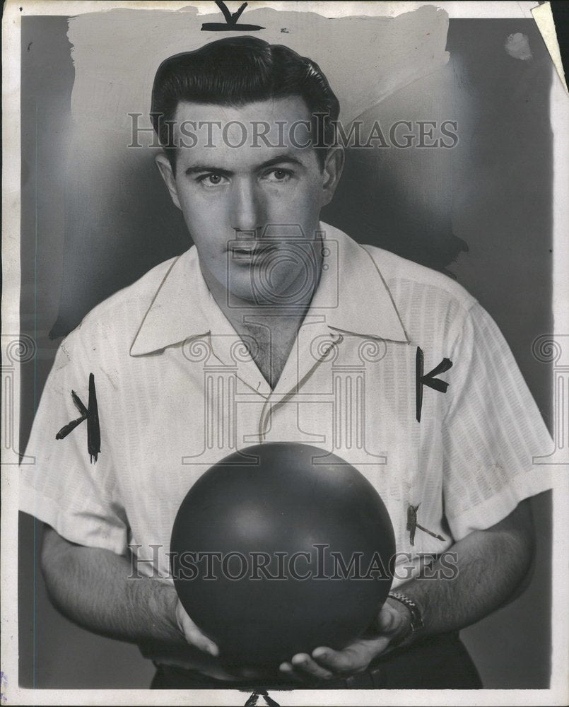 1952 Thomas Hennessey Pro Bowler Headshot - Historic Images
