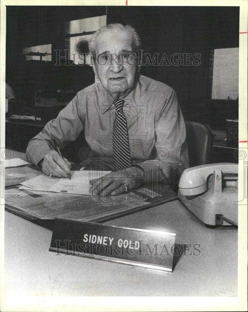 1984 Elderly Chicago City Hall Employee - Historic Images