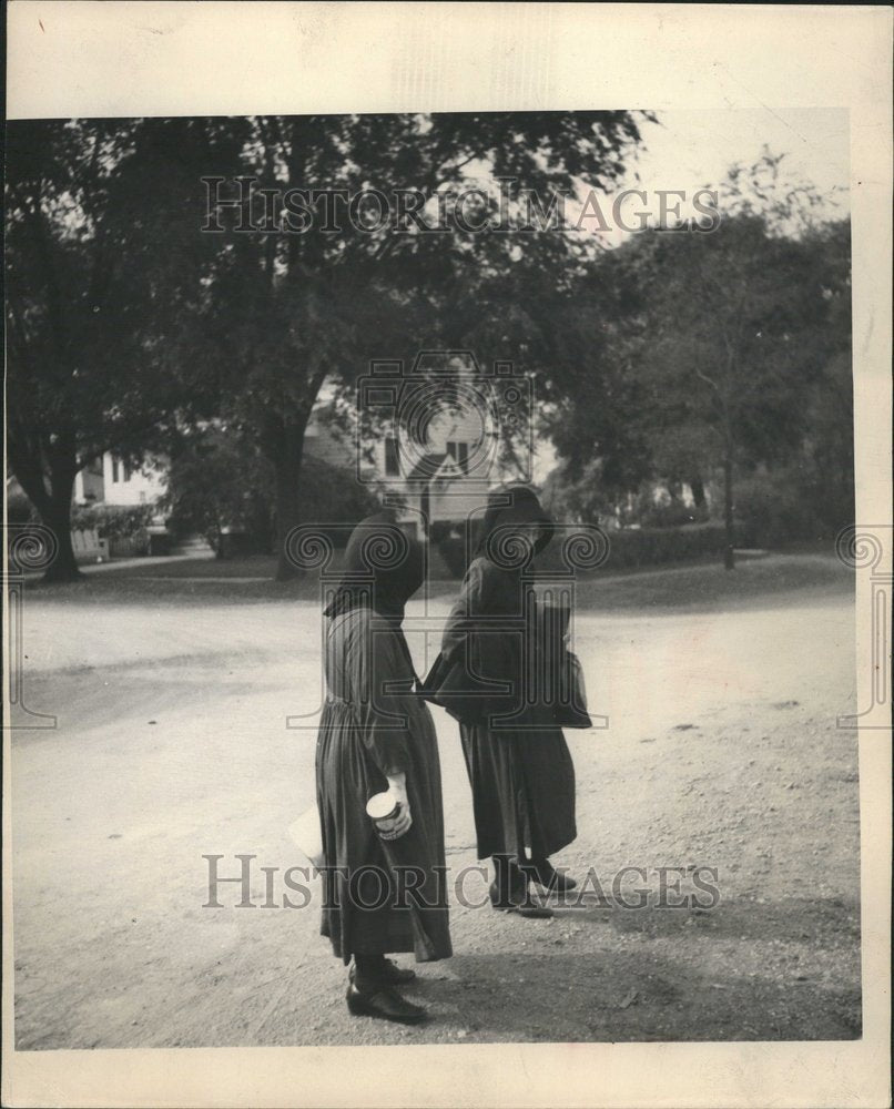 1947 Amish Community Women Conversation - Historic Images