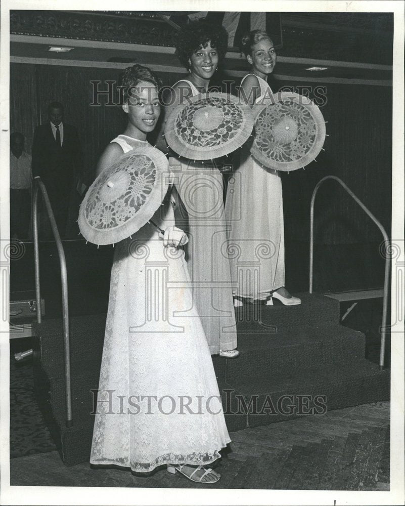 1970 Negroes Chicago Debutantes Japanese - Historic Images