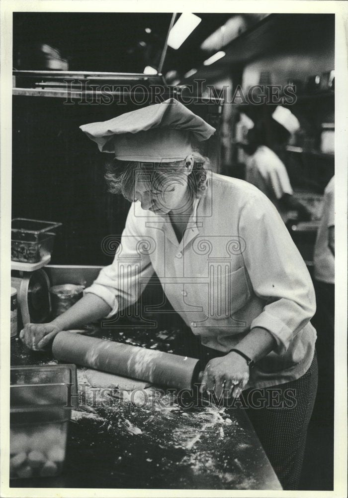 1982 Pastry Chef Chestnut Street Grill - Historic Images