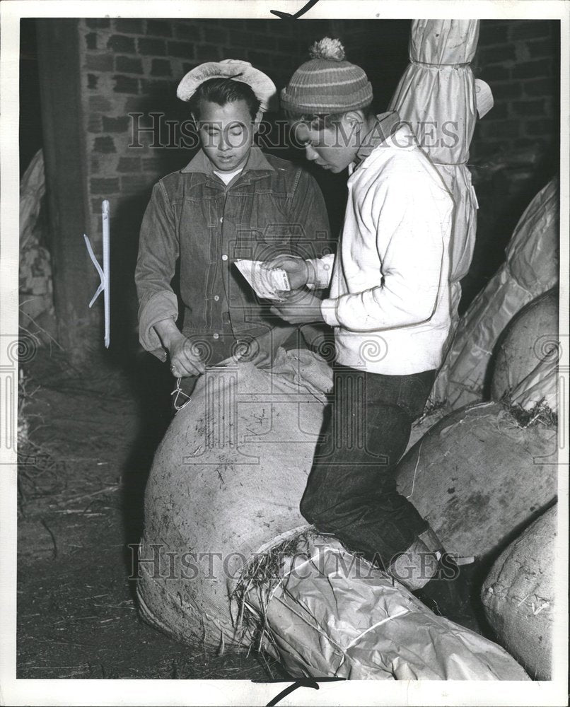 1943 Getting Shipping Order Ready George - Historic Images