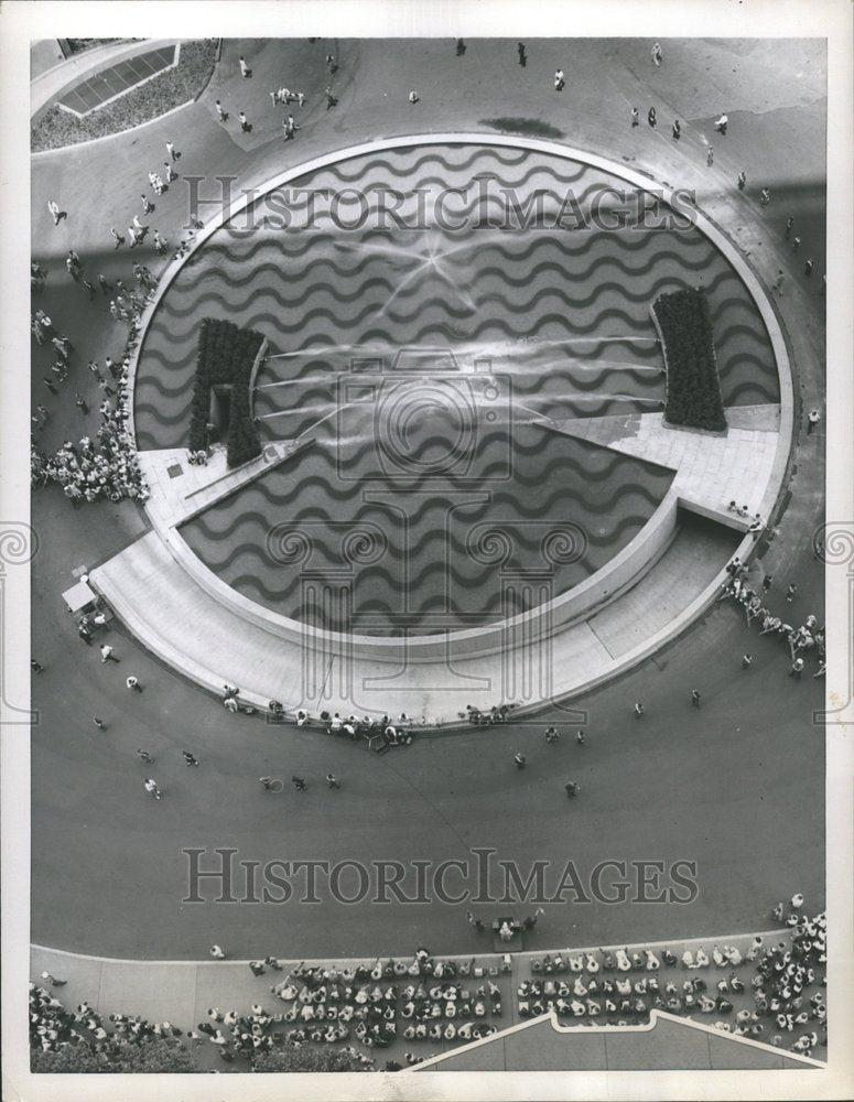 1952 Central Fountain At United Nations HDQ - Historic Images