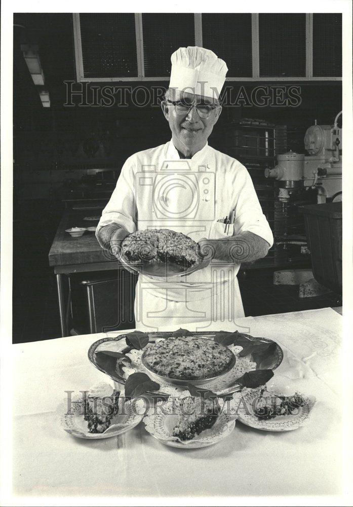 1981 Pies Baked Dish - Historic Images