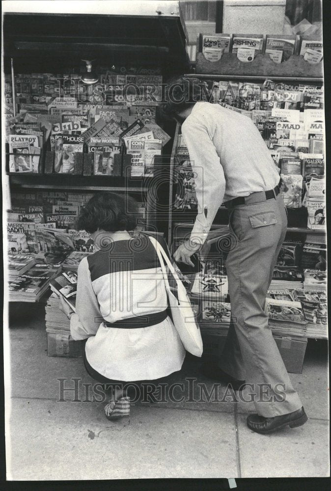 1976 Pick Pockets Stealing Money Valuables - Historic Images