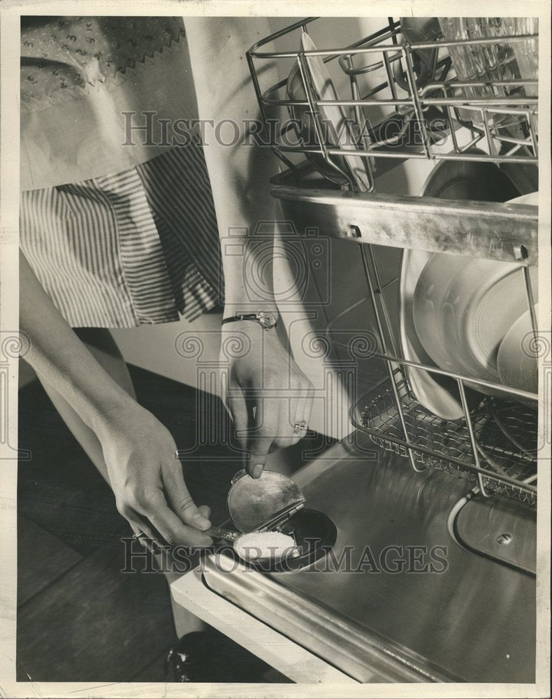 1947 DishWasher - Historic Images