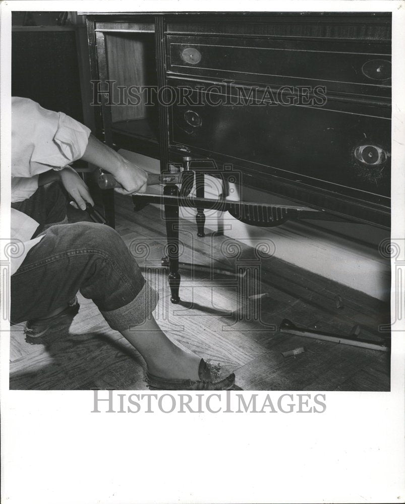 1960 Start Job Removing Hardware Trim Room - Historic Images