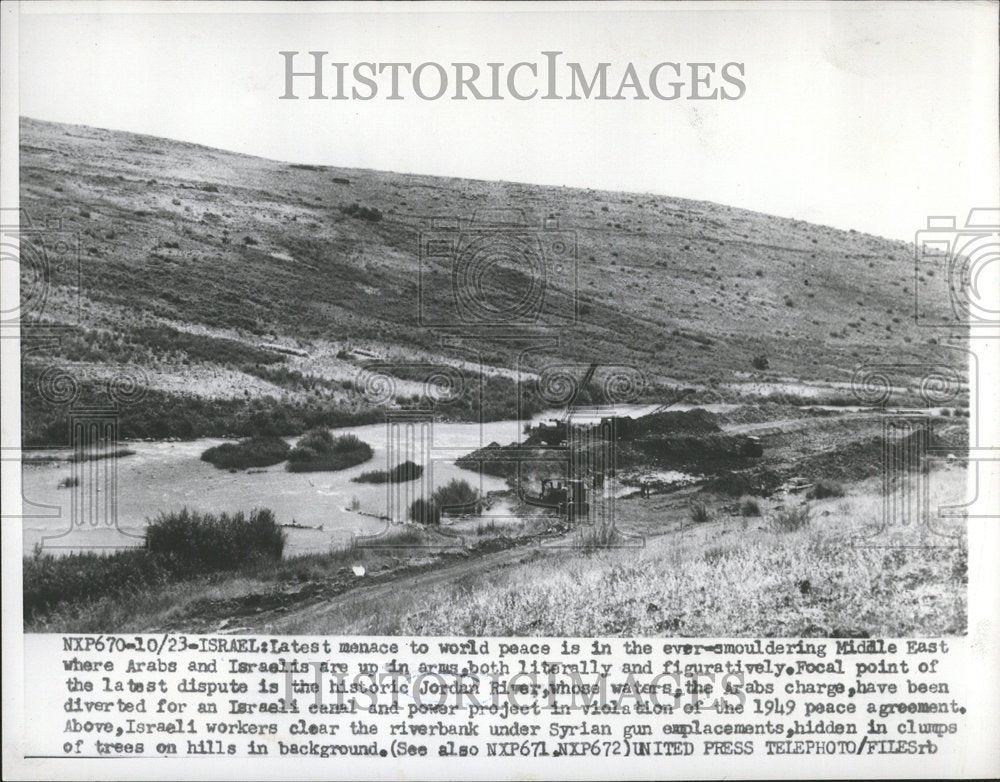 1953 Middle East Arabs Israelis River Bank - Historic Images