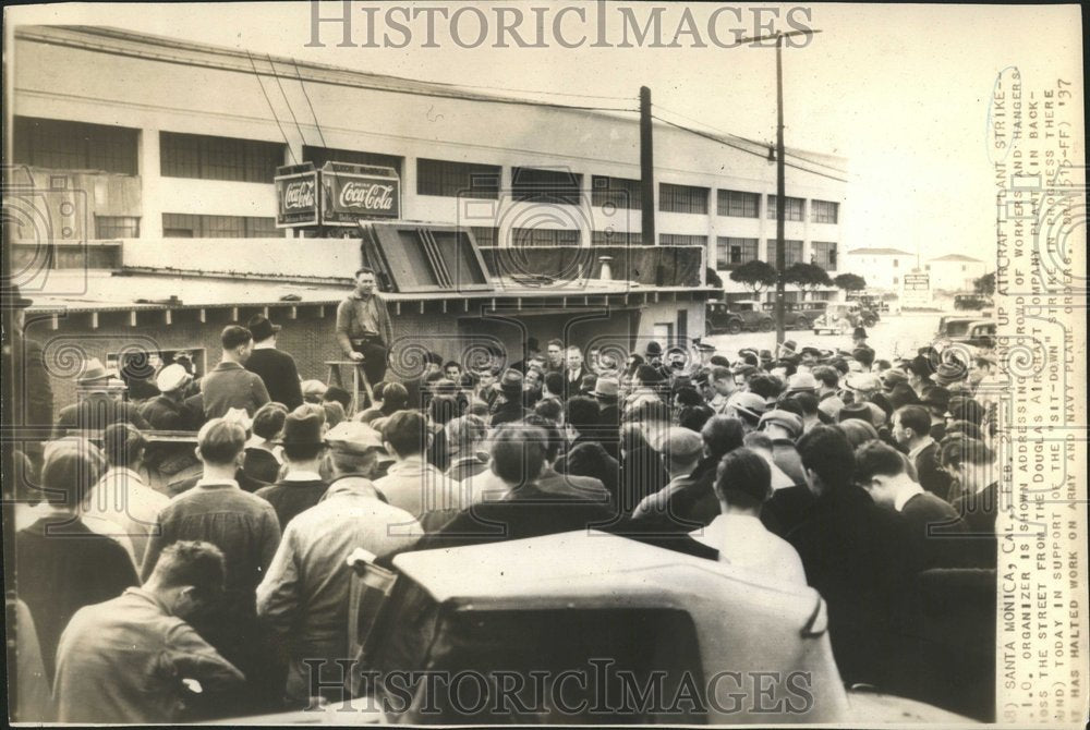 1997 CALKING UP AIRCRAFT PLANT STRIKE - Historic Images