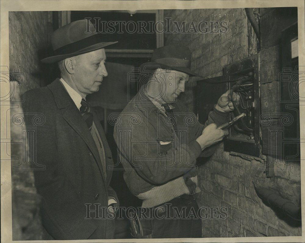 1946 LeRoy Choate Current Currency Exchange - Historic Images