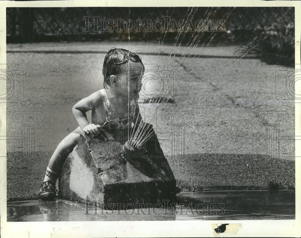 1983 Joey Shawn Schroeder Shower Pool Park - Historic Images