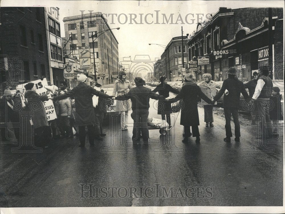 1973 People Block Broadway Tot Lot Protest - Historic Images