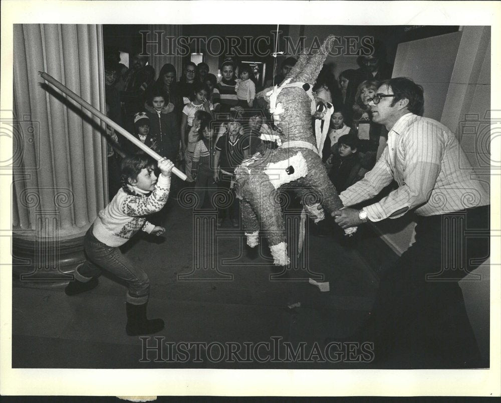 1982 Field Museum Bary Ossewaards Pinata - Historic Images