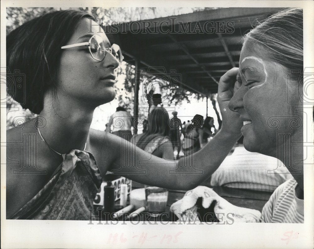 1972 St. Petersburg Face painting - Historic Images