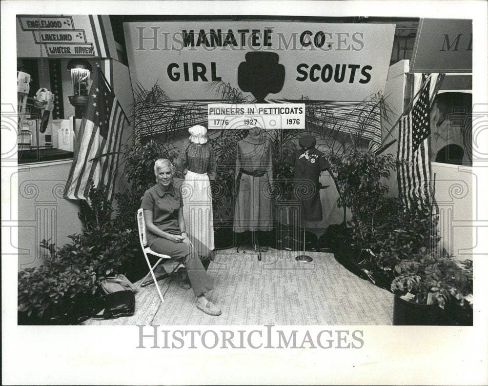 Pioneers In Petticoats Girls Scout - Historic Images
