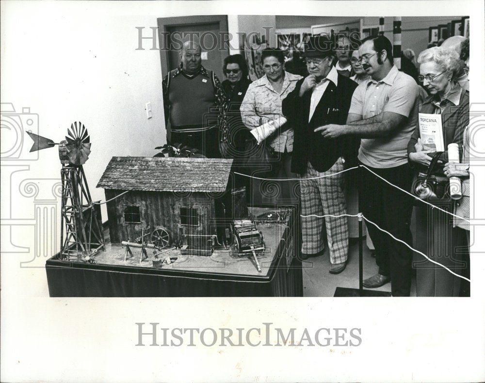 1976 Artisan Explains Work to Fairgoers - Historic Images