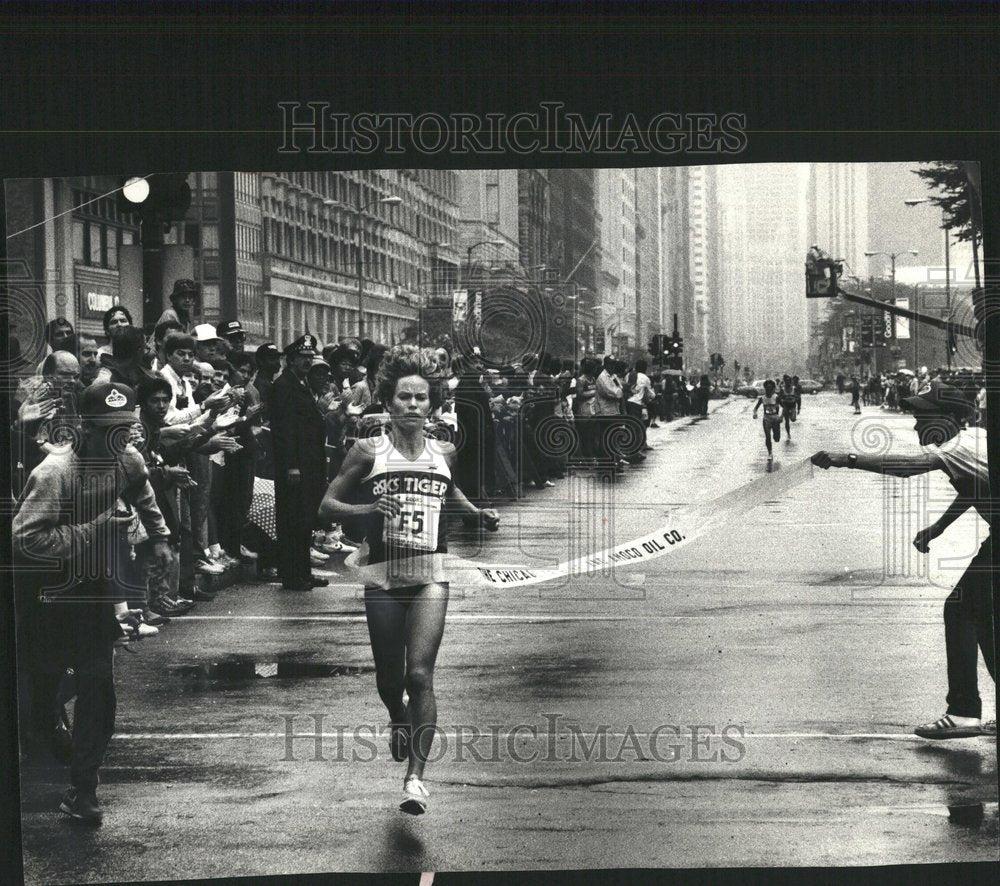 1985 Marathons Lynn Williams Michigan - Historic Images