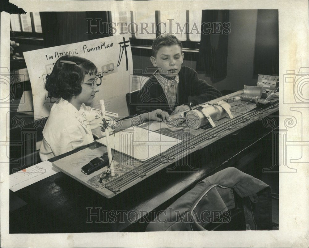 1960 Demonstrating Atomic Power Plant Model - Historic Images