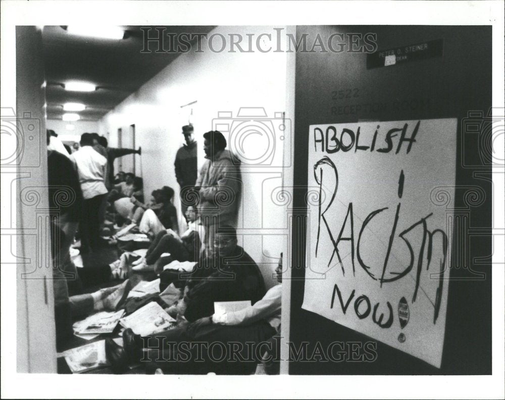 1988 Students Protest Dean&#39;s Remarks - Historic Images