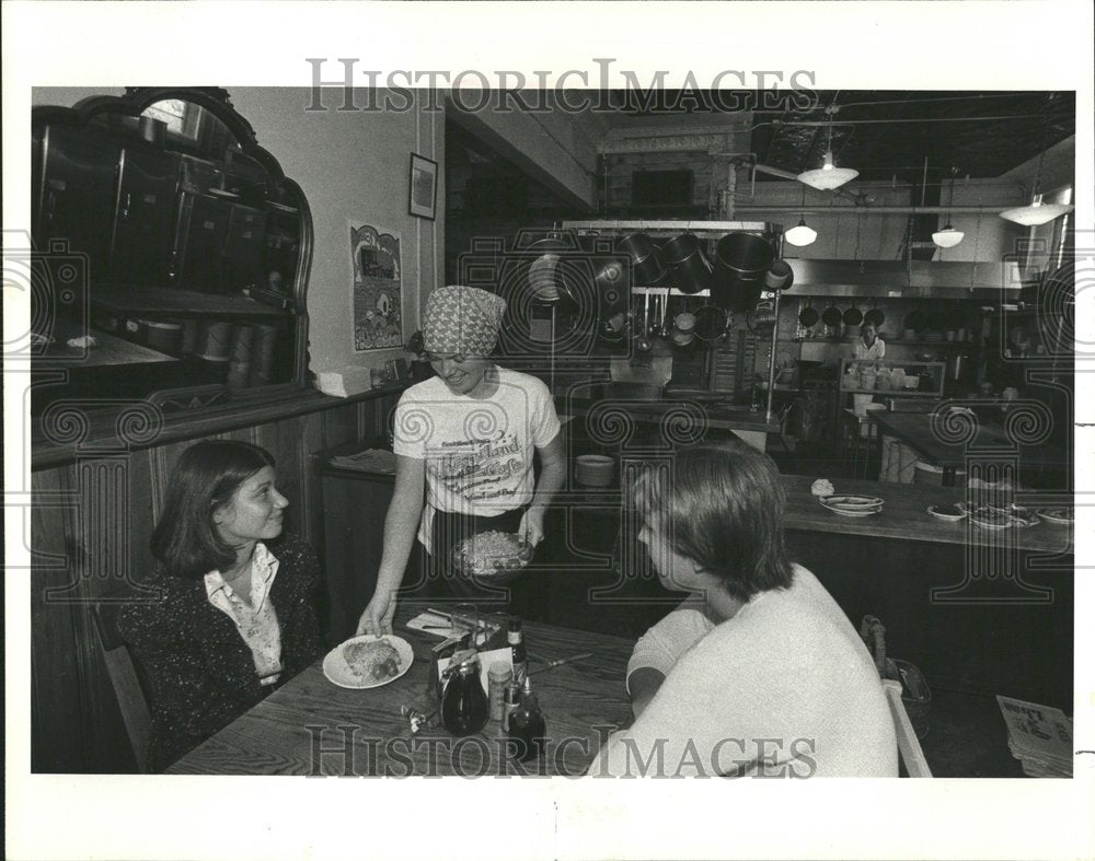 1977 Heartland Cafe vegetarian Dinigg - Historic Images