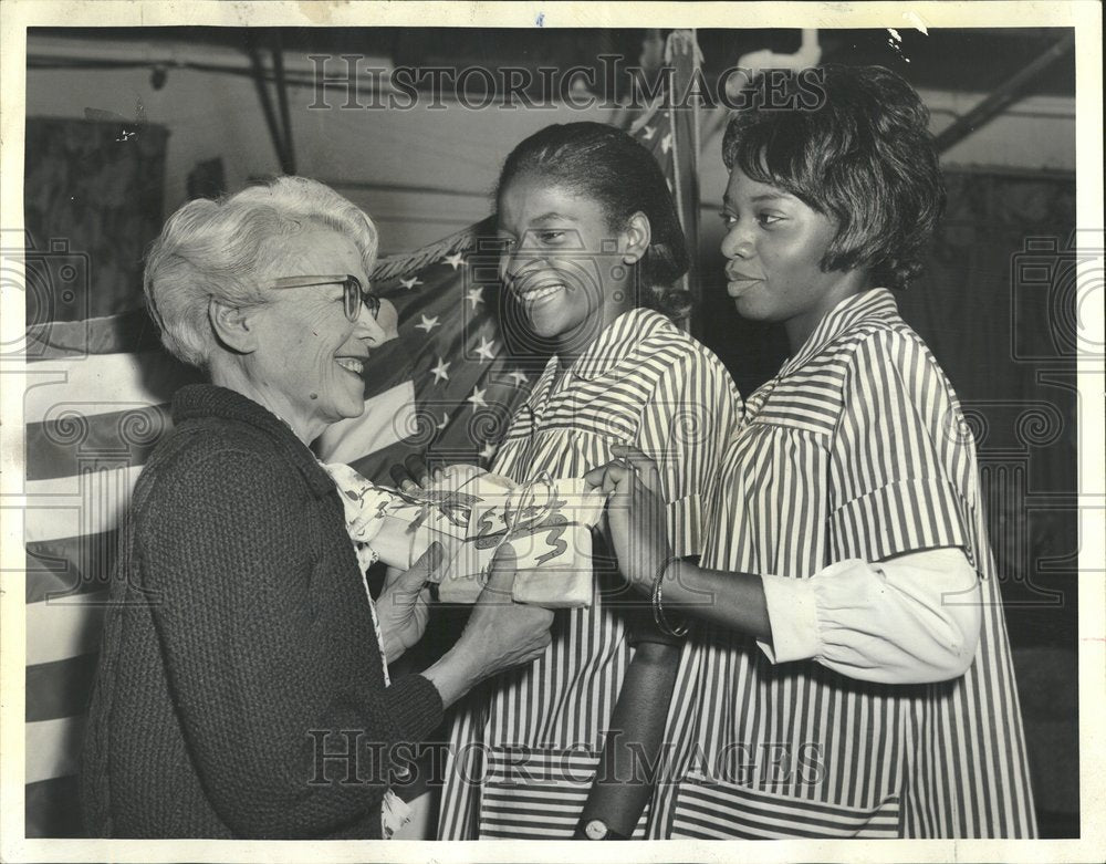 1964 Janice Steward Geraldine Jewish Home - Historic Images