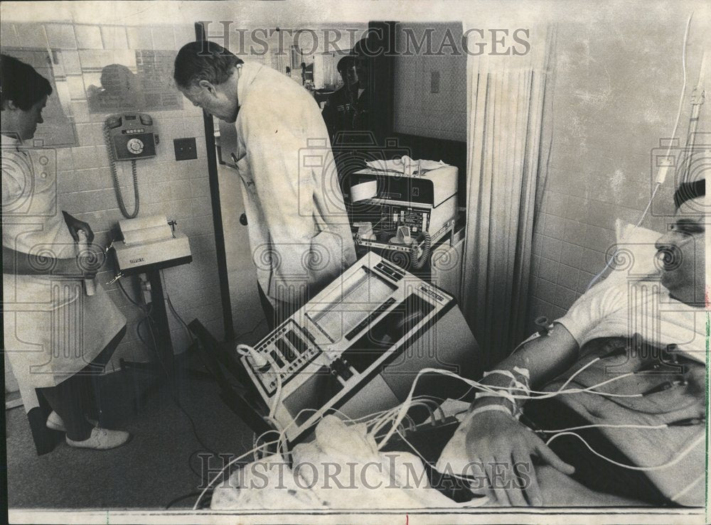 1976 Ravenswood Hospital Emergency Room - Historic Images