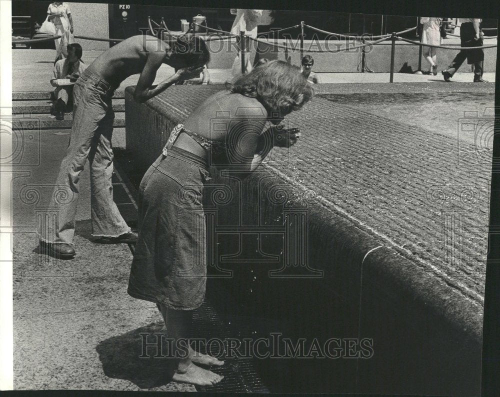 1977 First National Bank Plaza Chicago Heat - Historic Images