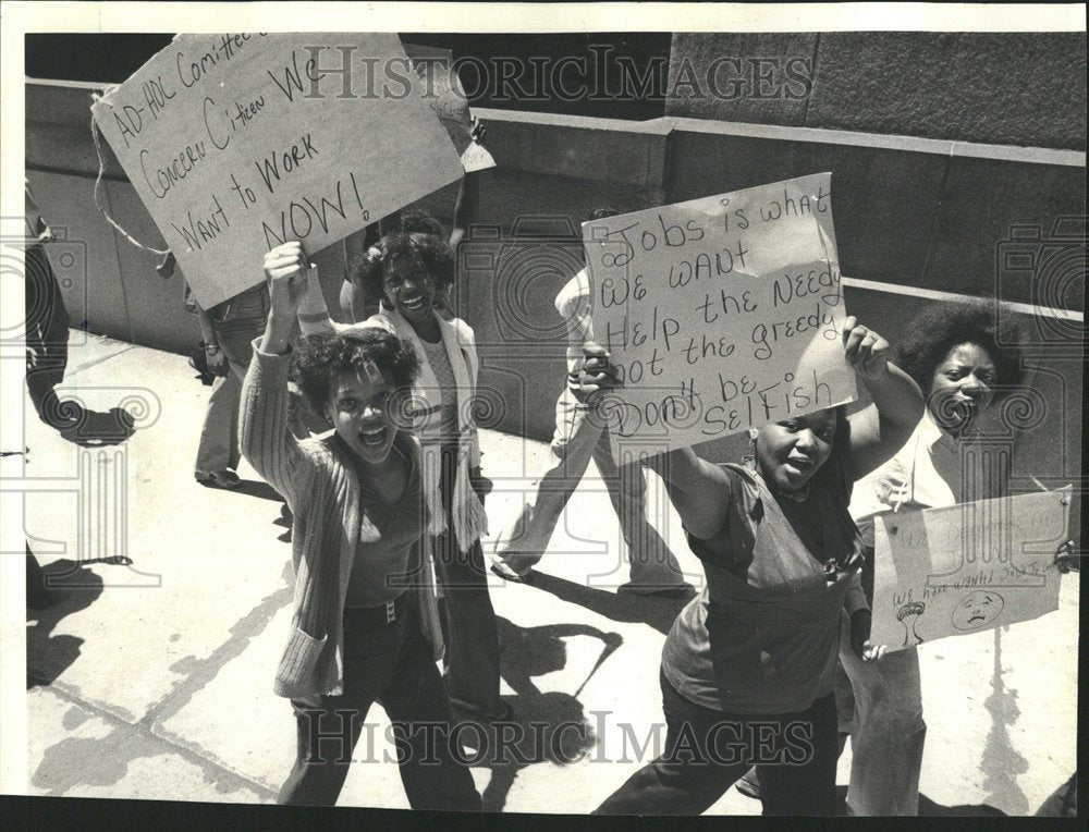 1977 Students Picket City Hall Summer Jobs - Historic Images